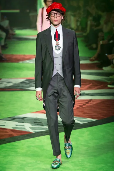 Look 48